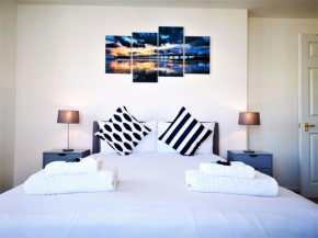 Marina living with parking, balcony, quiet and secure